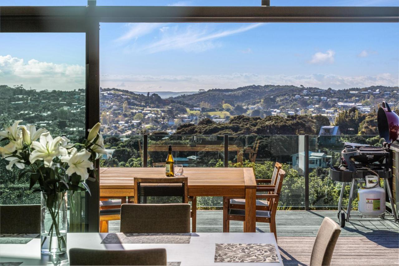 Villa Taonga With Sea Views By Waiheke Unlimited Oneroa Esterno foto